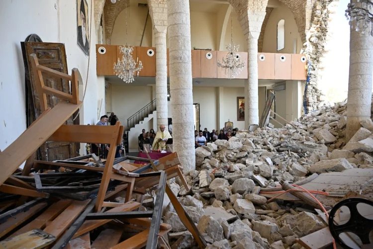 Të krishterët në Gaza e kalojnë Pashkën duke u lutur për paqe mes sulmeve brutale izraelite