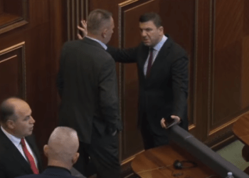 Memli Krasniqi e Rrahman Rama nisin një bisedë të ashpër (VIDEO