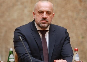 Kosova urdhëron arrestimin e Radoiçiqit dhe 19 serbëve të dyshuar për vrasjen e 106 civilëve në Gjakovë