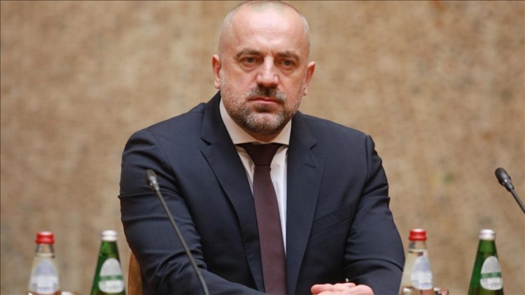 Kosova urdhëron arrestimin e Radoiçiqit dhe 19 serbëve të dyshuar për vrasjen e 106 civilëve në Gjakovë