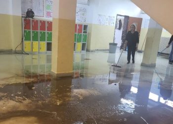 Vërshime në Shkollën “Ismail Qemali” në Prishtinë (FOTO)