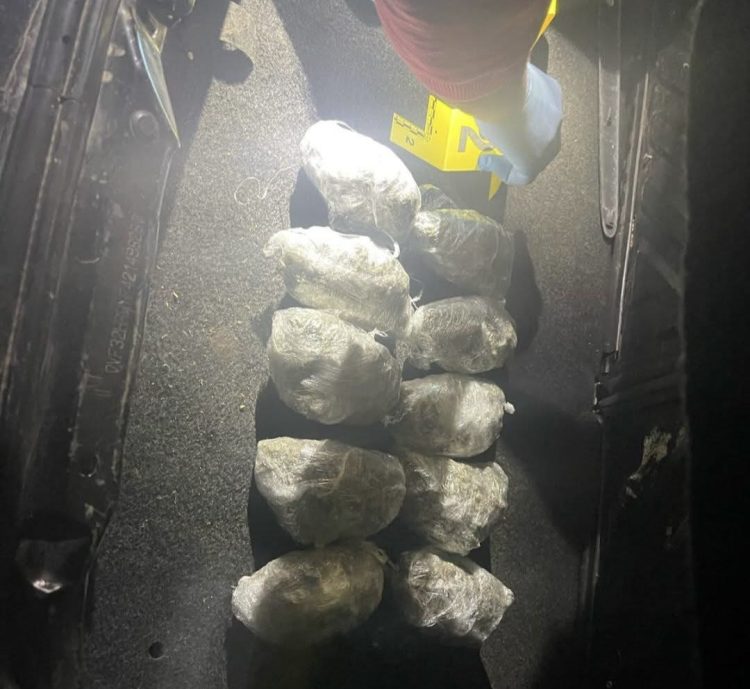 Kapet 1 kg marihuanë në një automjet në Vushtrri, arrestohet i dyshuari