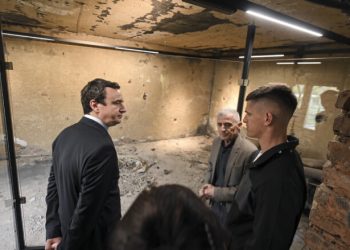 Kurti bëri homazhe në 26-vjetorin e ma*sakrës së Poklekut