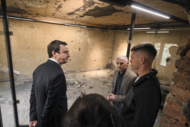 Kurti bëri homazhe në 26-vjetorin e ma*sakrës së Poklekut