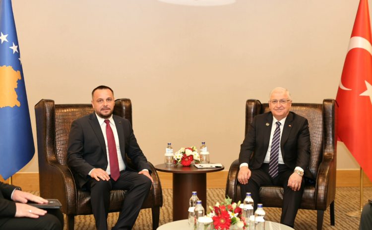 Maqedonci me homologun turk, flet për blerje ushtarake e trajnime të përbashkëta
