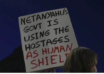 Babai i pengut izraelit akuzon Netanyahun se po braktisë pengjet për pushtet politik