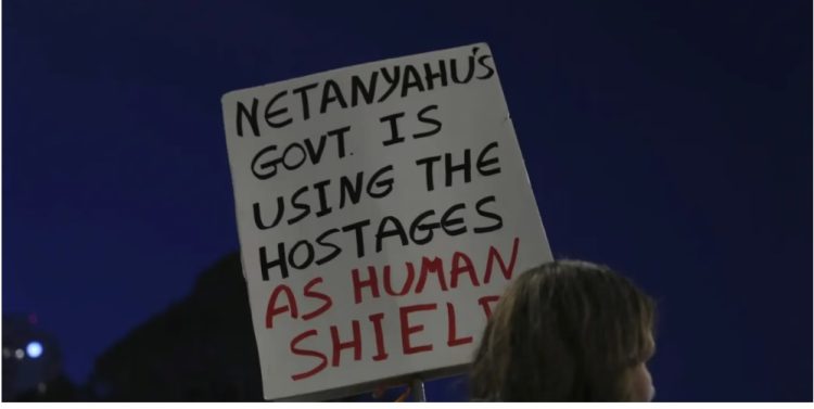 Babai i pengut izraelit akuzon Netanyahun se po braktisë pengjet për pushtet politik