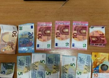 Qytetari nga Shtimja dorëzon në polici një portofol të gjetur me dokumente dhe para