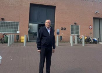 Hamza viziton Thaçin dhe Veselin në Hagë: Kosova është duke i numëruar ditët e rikthimit të tyre