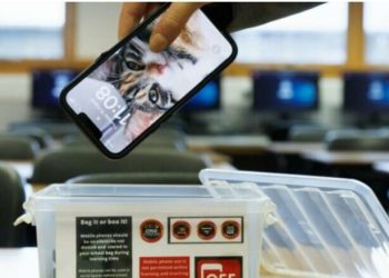 Finlanda ndalon përdorimin e telefonave celularë në shkolla