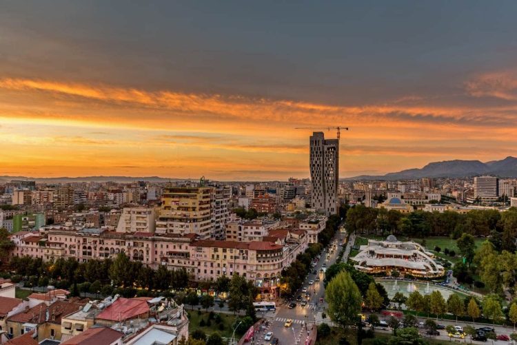 Raporti i OKB: Shqipëria e para në botë për rënie të lindjeve si pasojë e emigrimit