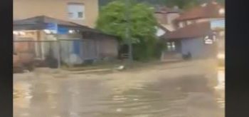 Shiu i rrëmbyeshëm e qet nga ‘shtrati’ lumin Çokolica (VIDEO)