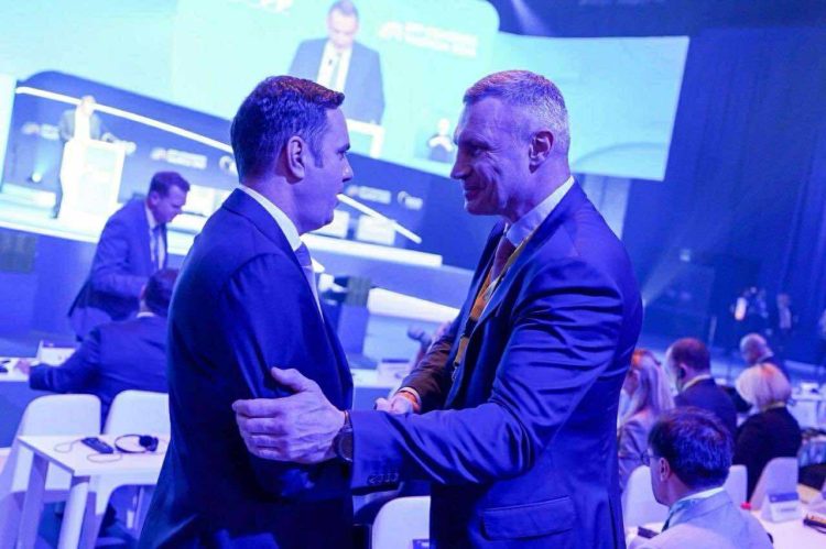 Abdixhiku takohet me Klitschkon, i kërkon njohjen e Kosovës nga Ukraina