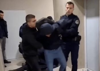 Arrestohen aktivistët e “Asnji cent më shumë” që bllokuan zyrat e ZRRE-së