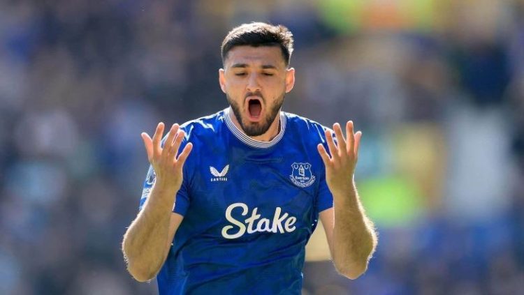 Everton luan sot në Londër, Armando Broja përfundon në tribunë