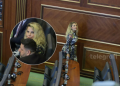 Duda Balje shkëlqen në Kuvend, deputetja boshnjake tërheq vëmendjen me elegancën e saj në një ditë tensioni politik