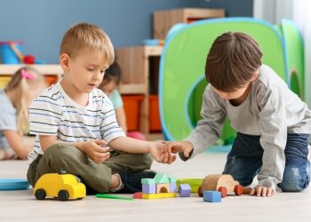 Tetë aftësi të rëndësishme sociale që duhet të zhvillojmë te fëmijët