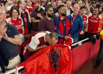  Flamuri shqiptar në Londër mes mijëra tifozëve në gjysmëfinalen e Champions