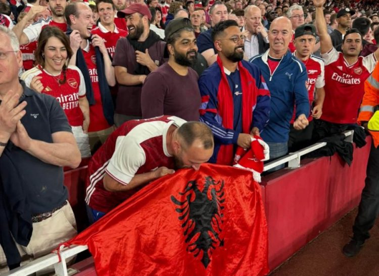  Flamuri shqiptar në Londër mes mijëra tifozëve në gjysmëfinalen e Champions