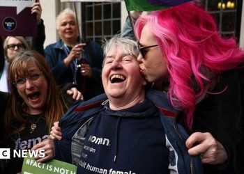 Përkufizimi ligjor i gruas bazohet në gjininë biologjike, thotë Gjykata e Lartë britanike