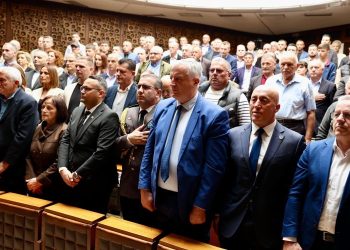 Haradinaj nderon heronjtë Sali Çekaj dhe Shefqet Mustafaj