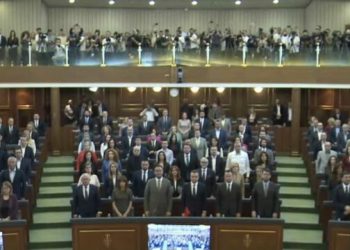 Nis vazhdimi i seancës konstituive, një minutë heshtje për Papa Françeskun