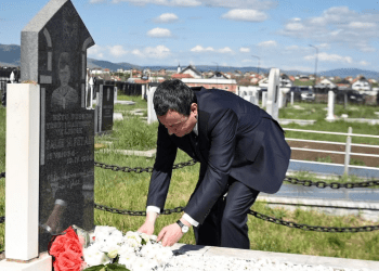 Kryeministri në detyrë i Republikës së Kosovës, Albin Kurti bëri homazhe në Hallaq të Vogël dhe Rufc të Ri