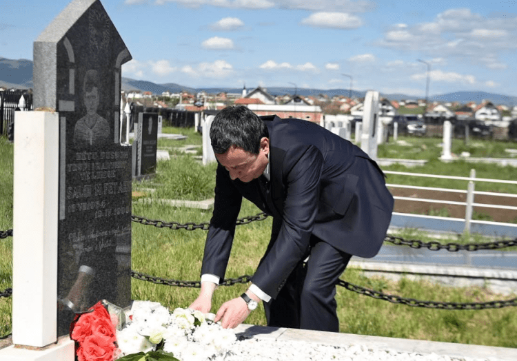 Kryeministri në detyrë i Republikës së Kosovës, Albin Kurti bëri homazhe në Hallaq të Vogël dhe Rufc të Ri