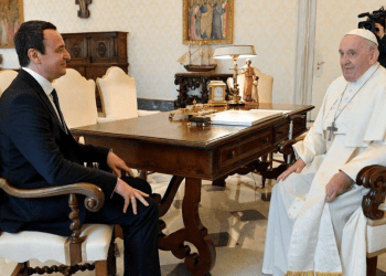 Kurti: Takimi me Papën, një nga momentet më domethënëse për mua si kryeministër, pyeste për Kosovën, rininë e fëmijët