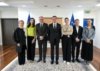 Kurti priti ekipin organizativ të festivalit PITF