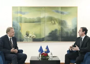 Kurti takon shefin e Zyrës së Bashkimit Evropian në Kosovë, diskutojnë për rrugëtimin e Kosovës drejt BE-së