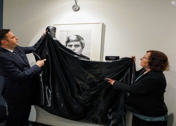 Në LDK zbulohet pllaka përkujtimore e Ismet Rracit