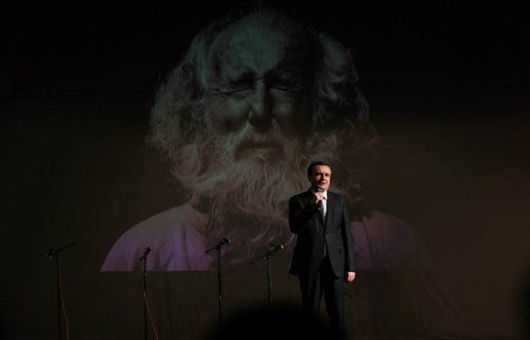 Kurti përkujton Mirush Kabashin: Në Gjakovë, ‘aty ku fjala ka peshë’