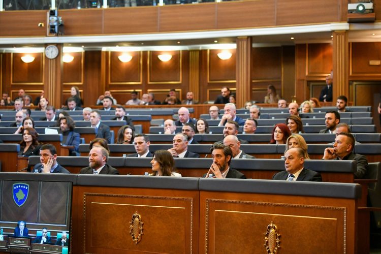 Avni Dehari i fton në konsultim partitë para nisjes së seancës