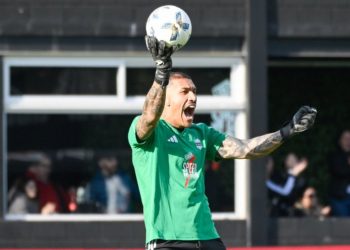 Portieri bëhet qesharak me golin që pëson (Video)