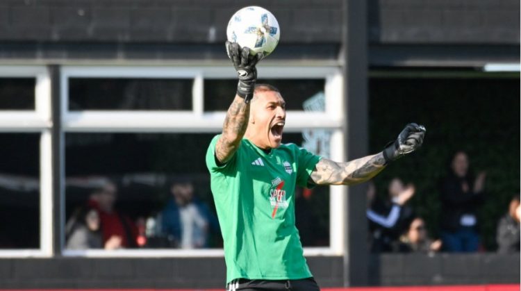 Portieri bëhet qesharak me golin që pëson (Video)