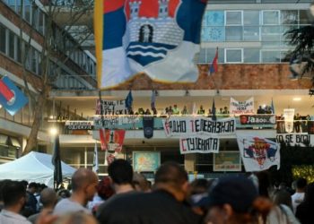 Studentët në Beograd e bllokojnë RTS-në për të tetën ditë radhazi