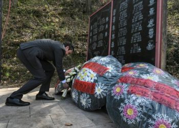 Kurti nderon 6 dëshmorët dhe 13 martirët në Sllatinë të Kaçanikut në 26 vjetorin e rënies së tyre