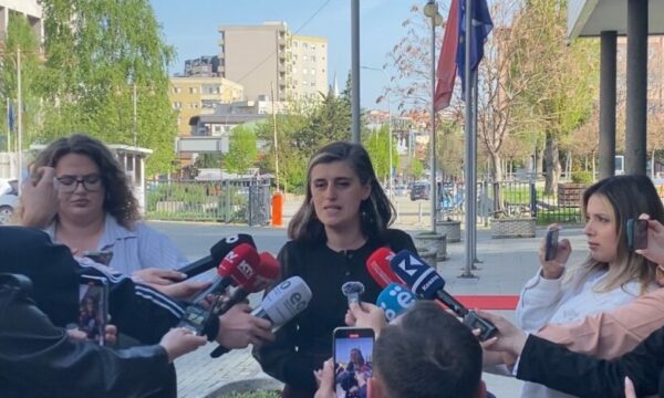 Bogujevci: Albulena ka më shumë përvojë se unë brenda Kuvendit, pse duhet të jem unë dhe jo ajo