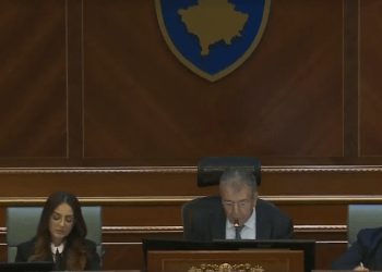 Vazhdon sot seanca konstituive, fillon në orën në 12:00