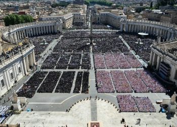 Për arsye sigurie delegacionet e SHBA dhe Ukrainës do të largohen të parat nga sheshi Shën Pjetër në përfundim të ceremonisë mortore të Papa Françeskut