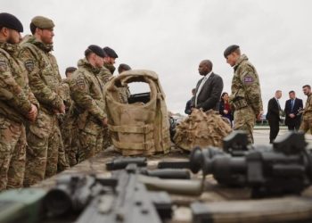 Lammy takoi trupat ushtarake britanike të vendosura në Kosovë