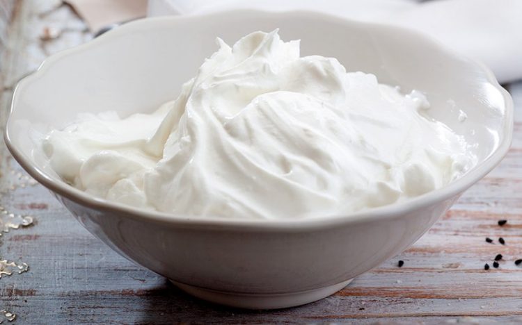 Një tas kos në javë është shumë i domosdoshëm për organizmin