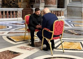 Trump dhe Zelenskyy zhvillojnë takimin surprizë përpara funeralit të Papa Françeskut