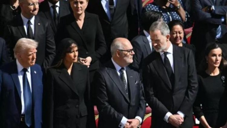 Ceremonia e lamtumirës së Papa Françeskut/ Trump dhe Melania vendosen në rreshtin e parë