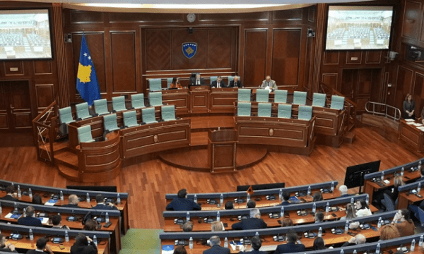 Vazhdon seanca pas takimit të komisionit