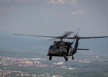 Njësitë ajrore të SHBA-së, Zvicrës e Hungarisë realizojnë fluturime në formacion në gjithë Kosovën