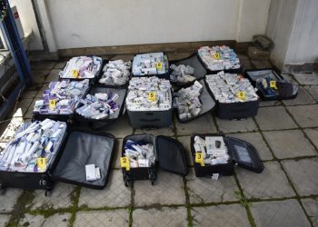 Arrestohen pesë të dyshuar për kontrabandë me barna