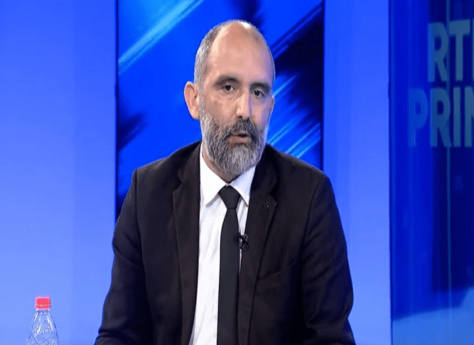 Abrashi: Deputetët opozitarë nën presion të partive për votim
