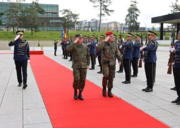 Komandanti i FSK pret në vizitë Shefin e Mbrojtjes së Gjermanisë – Diskutojnë për bashkëpunim në fushën e sigurisë